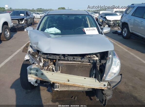 3N1CN7AP1KL827758 2019 NISSAN VERSA Silver Vista interior trasera
