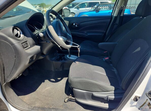 3N1CN7AP2HL844075 2017 NISSAN VERSA White Widok wnętrza z przodu
