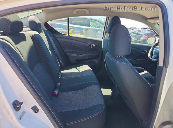 3N1CN7AP2HL844075 2017 NISSAN VERSA White Widok tylnych siedzeń