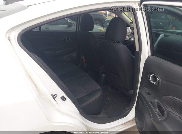 3N1CN7AP2JL879267 2018 NISSAN VERSA White VIN կոդի պիտակի տեսք