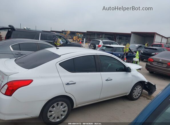 3N1CN7AP2JL879267 2018 NISSAN VERSA White Սալոնի հետևի տեսք