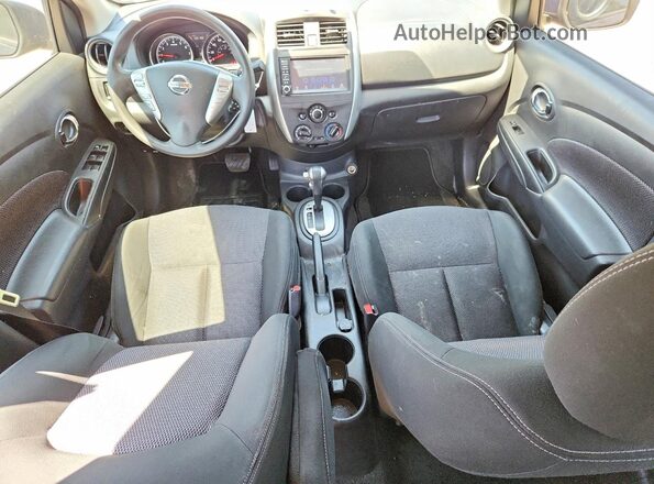 3N1CN7AP2KL812038 2019 NISSAN VERSA Синий Вид панели приборов