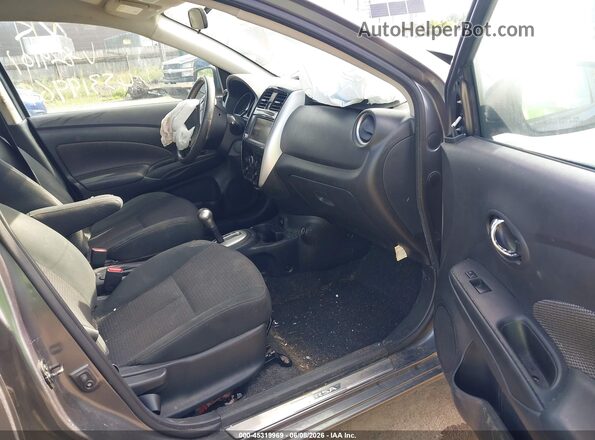 3N1CN7AP2KL829101 2019 NISSAN VERSA Gray Вид салону спереду