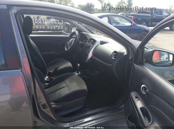 3N1CN7AP3HL848314 2017 NISSAN VERSA Gray Widok wnętrza z przodu