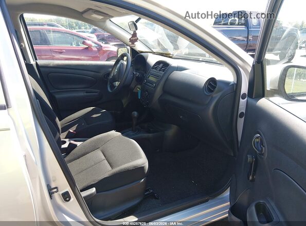 3N1CN7AP4GL882762 2016 NISSAN VERSA Серебряный Вид салона спереди