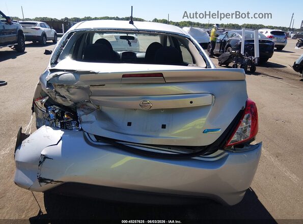 3N1CN7AP4GL882762 2016 NISSAN VERSA Серебряный Вид спереди