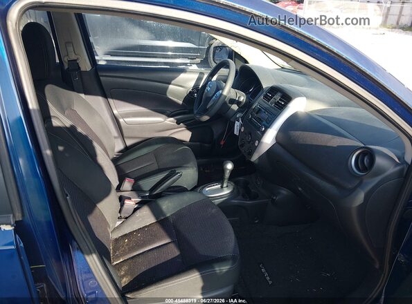 3N1CN7AP4JL801475 2018 NISSAN VERSA Синий Вид салона спереди