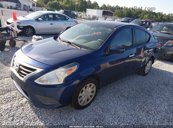 3N1CN7AP4JL801475 2018 NISSAN VERSA Синий Передняя левая четверть