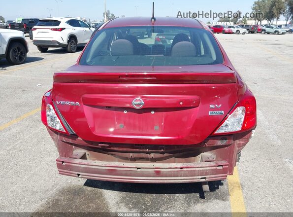 3N1CN7AP4JL830992 2018 NISSAN VERSA Red Widok wnętrza z tyłu