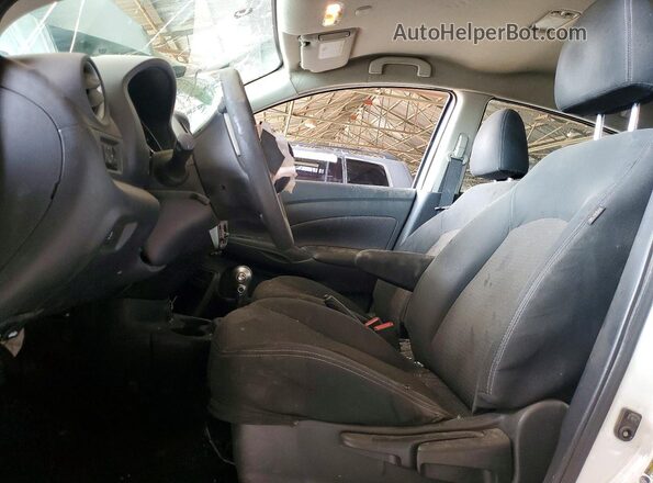 3N1CN7AP4JL846383 2018 NISSAN VERSA White Вид салону спереду