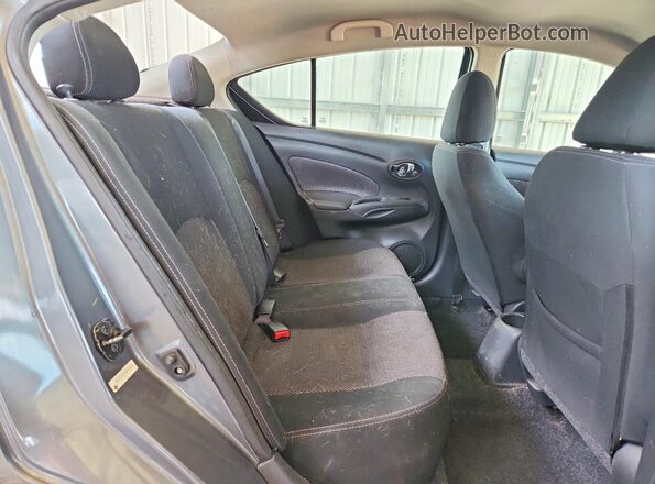 3N1CN7AP4KL865033 2019 NISSAN VERSA Gray Widok tylnych siedzeń
