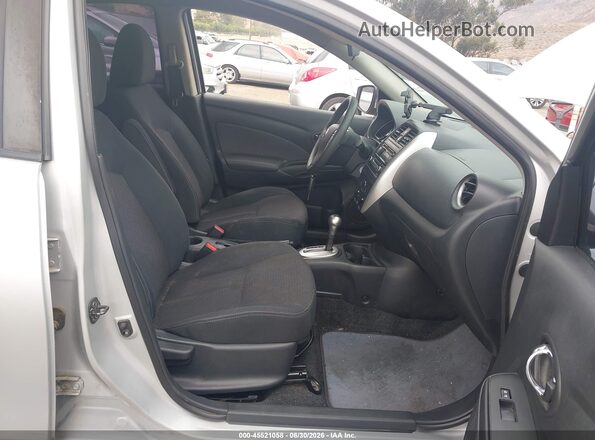 3N1CN7AP5GL903327 2016 NISSAN VERSA Silver Widok wnętrza z przodu