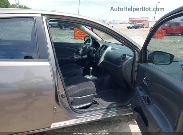 3N1CN7AP5GL906065 2016 NISSAN VERSA Gray Front interior view