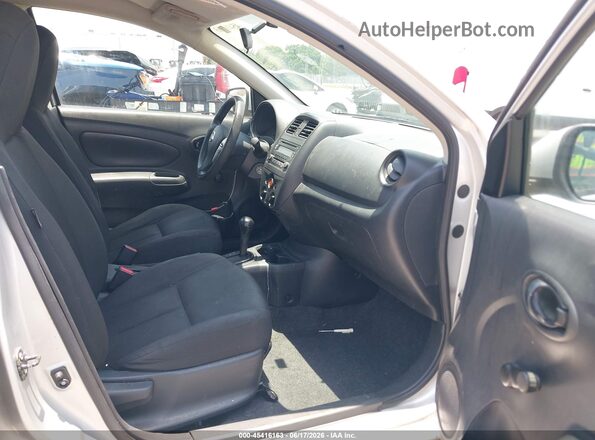 3N1CN7AP6GL839881 2016 NISSAN VERSA Серебряный Вид салона спереди