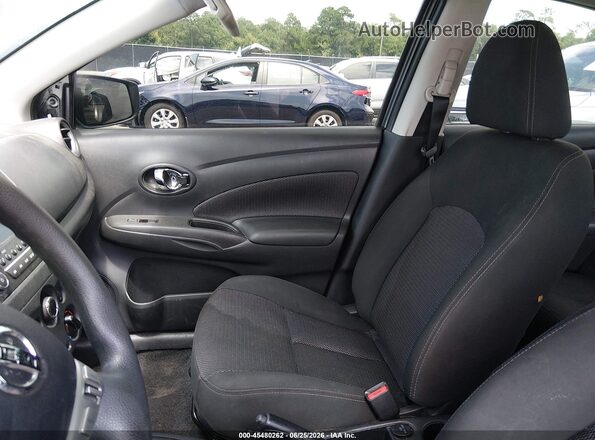 3N1CN7AP7HL890307 2017 NISSAN VERSA Серый Вид салона спереди