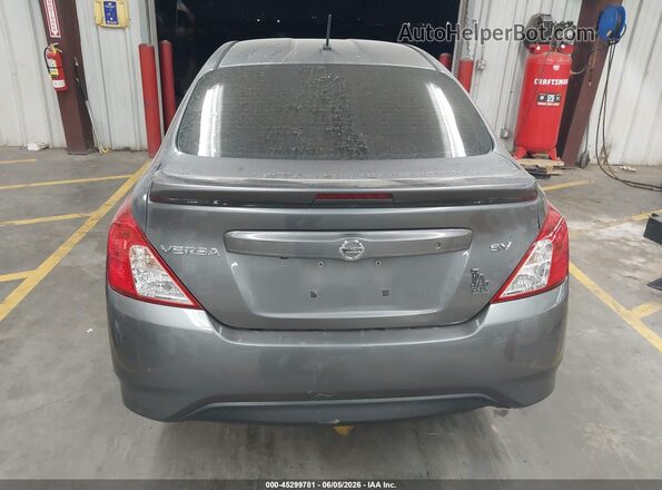 3N1CN7AP7JL886022 2018 NISSAN VERSA Серый 