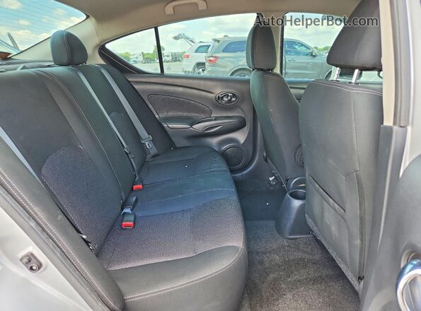 3N1CN7AP7KL817607 2019 NISSAN VERSA Silver Вид задніх сидінь