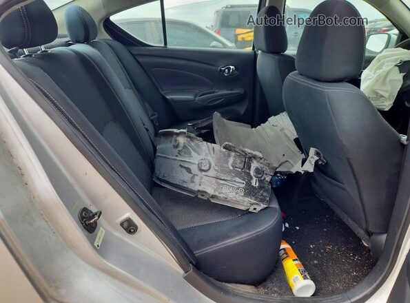 3N1CN7AP7KL874907 2019 NISSAN VERSA Silver Vista de los asientos traseros