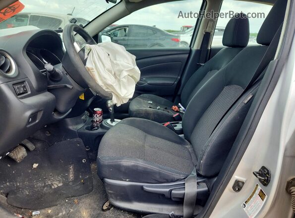 3N1CN7AP7KL874907 2019 NISSAN VERSA Silver Vista interior delantera