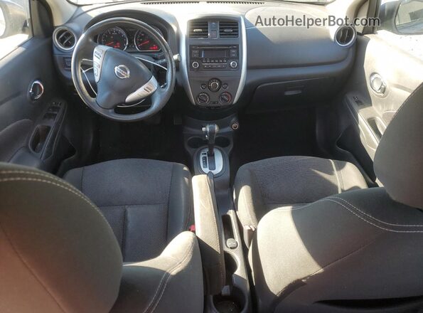 3N1CN7AP8JL862666 2018 NISSAN VERSA Серый Вид панели приборов