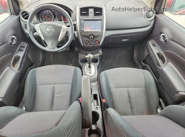 3N1CN7AP8KL858490 2019 NISSAN VERSA Красный Вид панели приборов