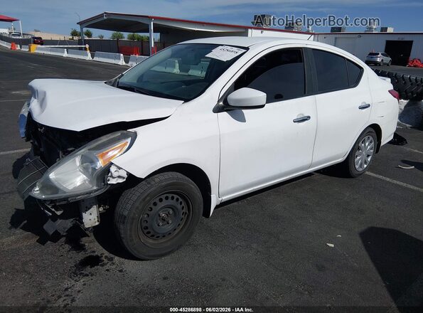 3N1CN7AP9GL906697 2016 NISSAN VERSA Белый Передняя левая четверть