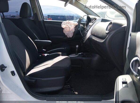 3N1CN7AP9GL906697 2016 NISSAN VERSA Белый Вид салона спереди