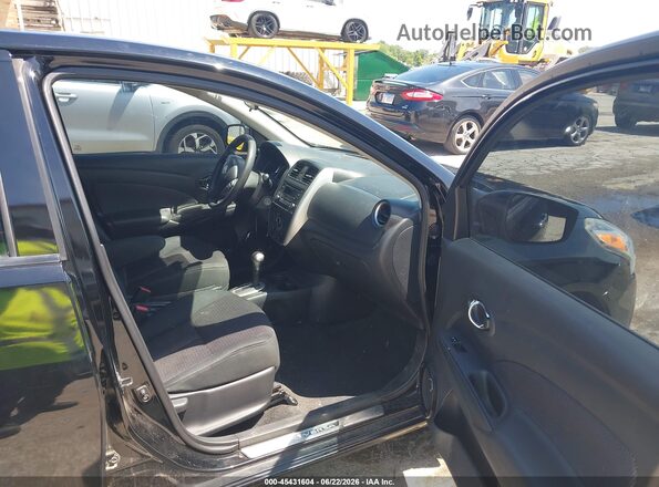 3N1CN7APXGL865920 2016 NISSAN VERSA Черный Вид салона спереди