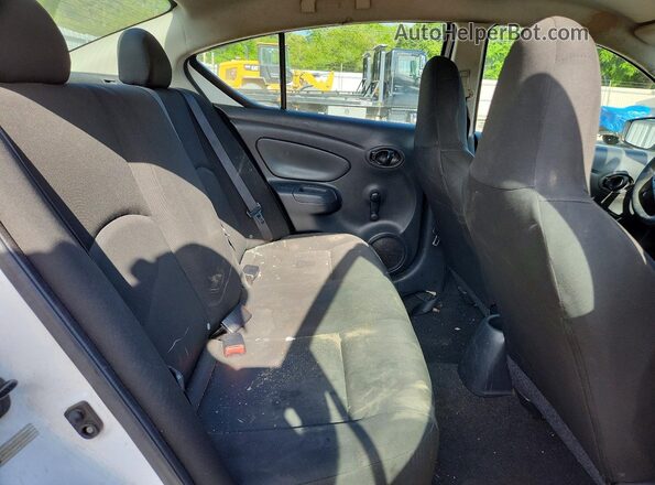 3N1CN7APXHL848357 2017 NISSAN VERSA White Vista de los asientos traseros