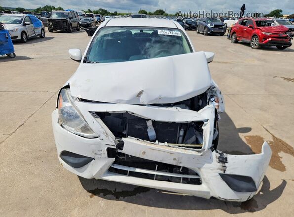 3N1CN7APXHL901686 2017 NISSAN VERSA Белый Вид спереди