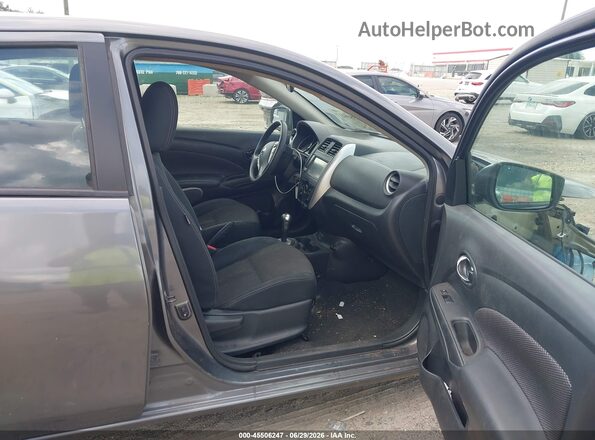 3N1CN7APXKL841044 2019 NISSAN VERSA Серый Вид салона спереди
