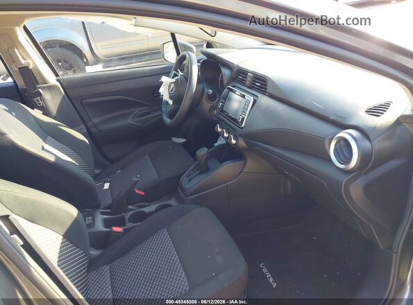 3N1CN8DV3RL895909 2024 NISSAN VERSA Серый Вид салона спереди