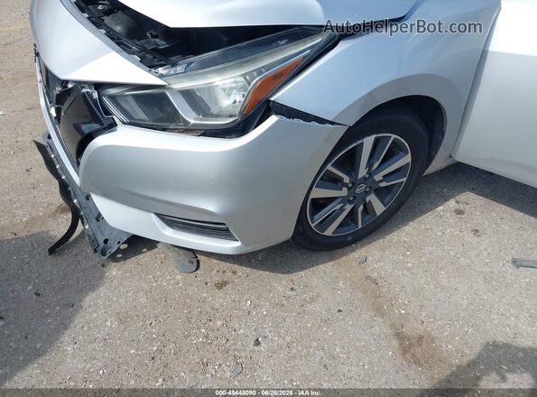 3N1CN8EV0LL821238 2020 NISSAN VERSA Silver Widok z przodu
