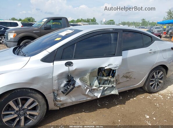 3N1CN8EV0ML826358 2021 NISSAN VERSA Silver Вид спереду
