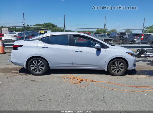 3N1CN8EV0SL874472 2025 NISSAN VERSA Серый Вид задней части салона