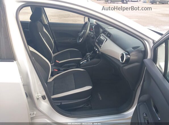 3N1CN8EV2ML875481 2021 NISSAN VERSA Silver Vista interior delantera
