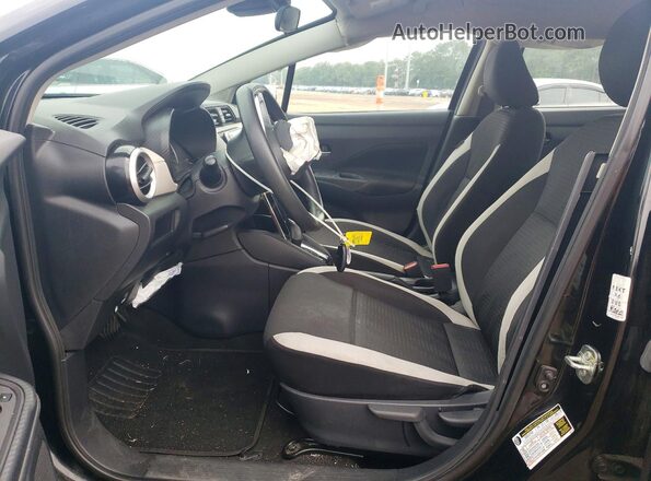 3N1CN8EV3ML867082 2021 NISSAN VERSA Черный Вид салона спереди