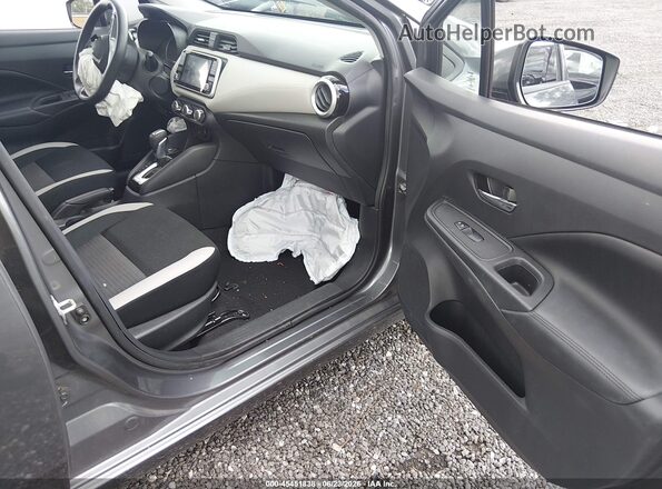 3N1CN8EV4LL909757 2020 NISSAN VERSA Серый Вид салона спереди