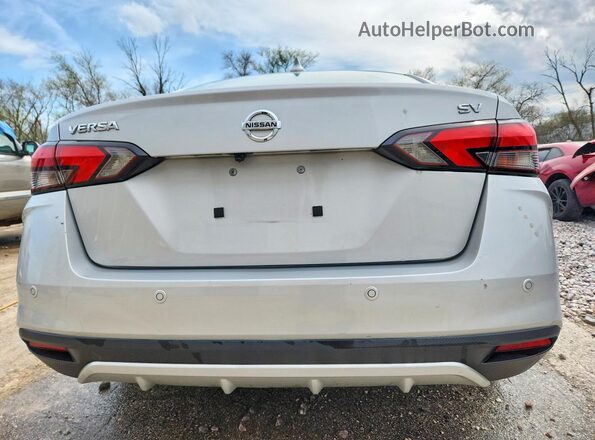 3N1CN8EV5ML829501 2021 NISSAN VERSA Silver Rear view