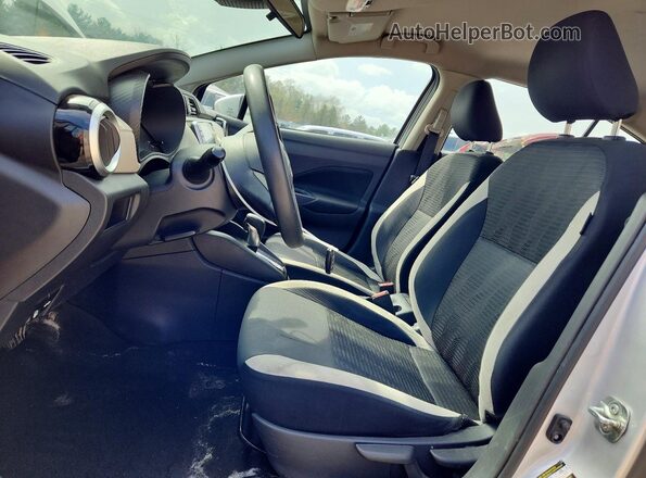 3N1CN8EV5ML829501 2021 NISSAN VERSA Silver Front interior view