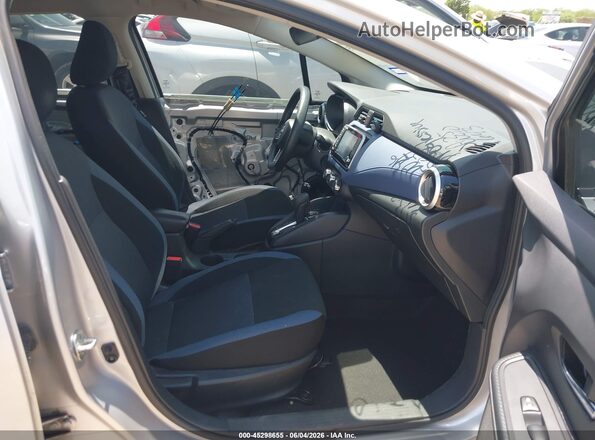 3N1CN8EV5RL878396 2024 NISSAN VERSA Серебряный Вид салона спереди