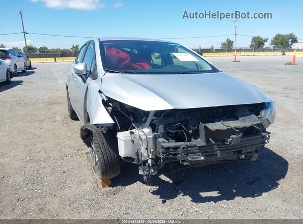3N1CN8EV7ML828009 2021 NISSAN VERSA Gray Вид спереду