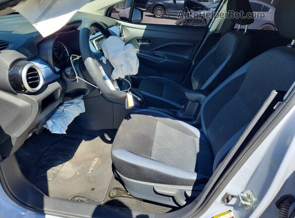 3N1CN8EV7SL877997 2025 NISSAN VERSA Серый Вид салона спереди