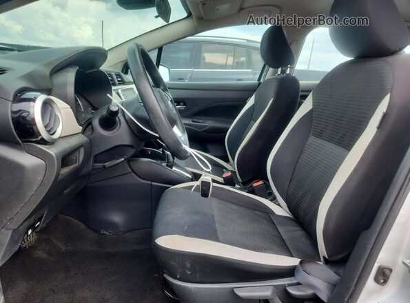 3N1CN8EV8ML847104 2021 NISSAN VERSA Silver Widok wnętrza z przodu