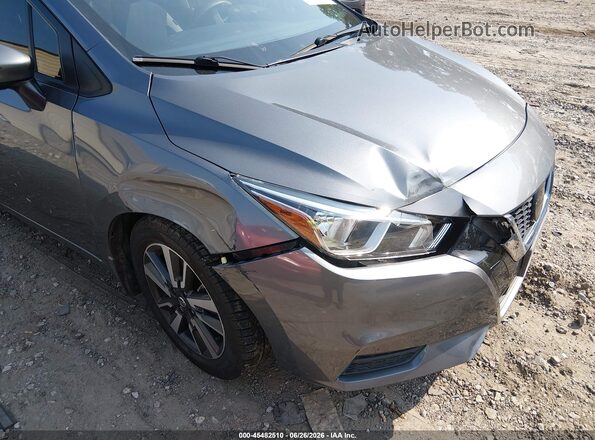 3N1CN8EV8ML923159 2021 NISSAN VERSA Серый Вид спереди