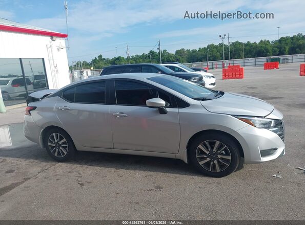 3N1CN8EVXSL849336 2025 NISSAN VERSA Silver Widok wnętrza z tyłu