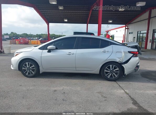 3N1CN8EVXSL849336 2025 NISSAN VERSA Silver Widok wnętrza 360 stopni