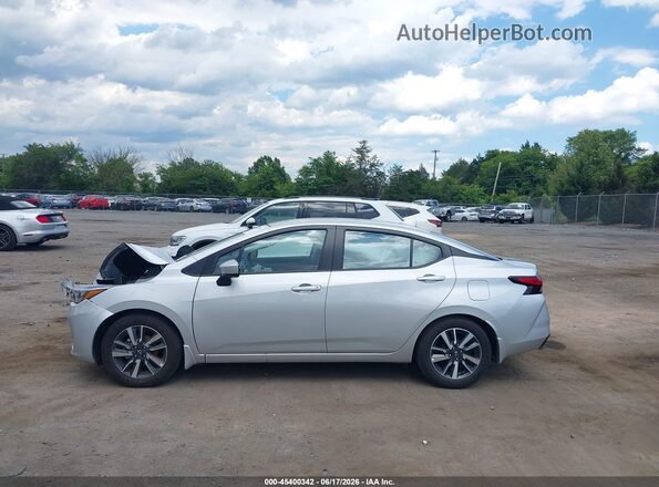 3N1CN8EVXSL889495 2025 NISSAN VERSA Серебряный Панорамный вид салона 360°