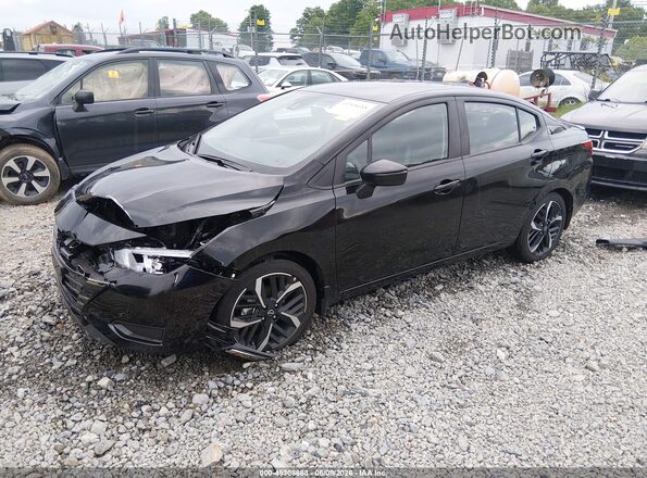 3N1CN8FV2SL887819 2025 NISSAN VERSA Black Առջևի ձախ երեք քառորդ տեսարան
