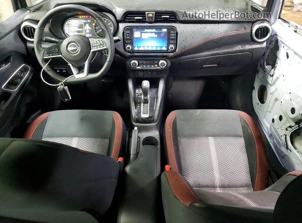 3N1CN8FV4RL869574 2024 NISSAN VERSA Серебряный Вид панели приборов